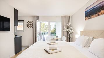 Boutique Studio with Balcony 30m2 | Blackout curtains, soundproofing, iron/ironing board, free WiFi