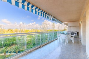 Outdoor dining - Apartment for 4 people near PortAventura 244 UHC PARKVILLAGE (Salou)