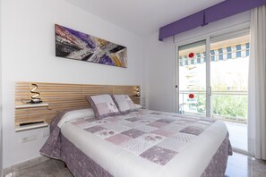 1 bedroom, iron/ironing board, bed sheets - Apartment for 4 people near PortAventura 244 UHC PARKVILLAGE (Salou)