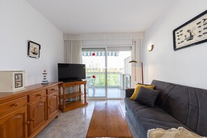 TV - Apartment for 4 people near PortAventura 244 UHC PARKVILLAGE (Salou)