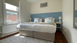 3 bedrooms, iron/ironing board, WiFi, bed sheets