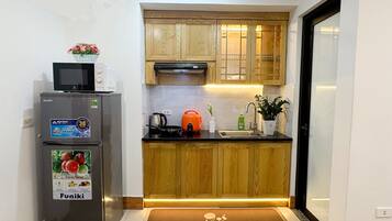 Deluxe-lejlighed - 1 soveværelse - balkon | Privat køkken | Mikrobølgeovn, kogeplade, køkkentøj/tallerkener/redskaber