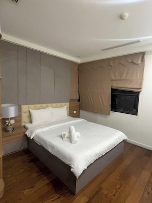 Iron/ironing board, free WiFi, bed sheets
