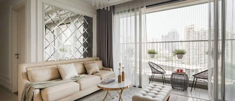 Deluxe Apartment, 1 Bedroom, Balcony | Living area