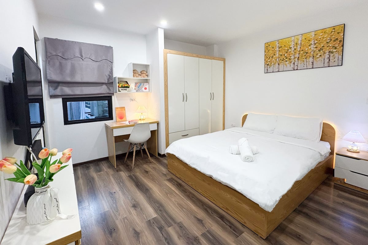 Deluxe Apartment, 1 Bedroom, Balcony | Iron/ironing board, free WiFi, bed sheets