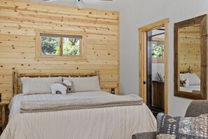 1 bedroom, desk, free WiFi, bed sheets