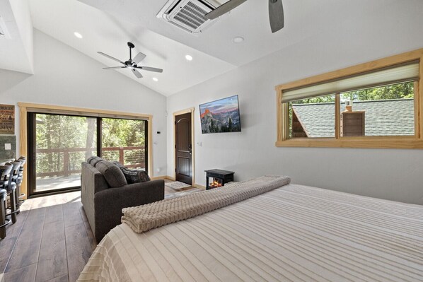 1 bedroom, desk, free WiFi, bed sheets