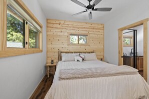1 bedroom, desk, free WiFi, bed sheets