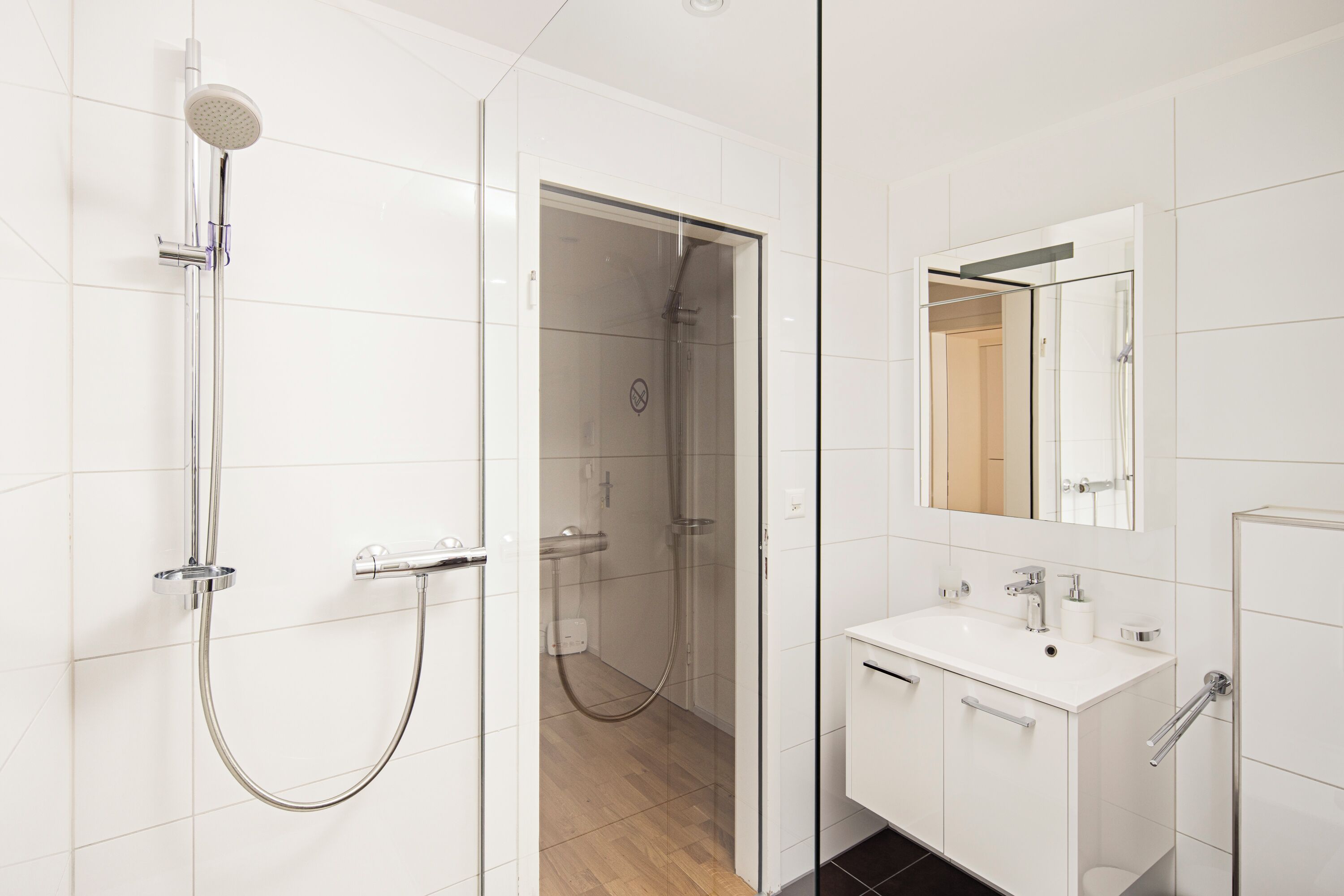 Apartment, Stadtblick | Badezimmer