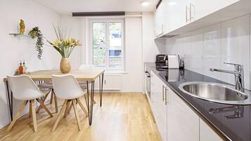 Refurbished Apartment with one bedroom | Private kitchen | Fridge, oven, stovetop, dishwasher