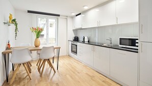Leilighet, byutsikt | Spiseområde på rommet