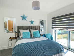 5 quartos, individualmente decorados, individualmente mobiliados