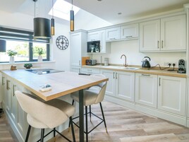 Dishwasher, cookware/dishes/utensils