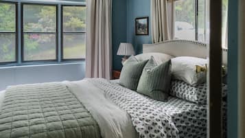 2 bedrooms, iron/ironing board, travel crib, free WiFi
