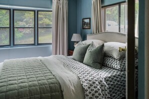 2 habitaciones, tabla de planchar con plancha y cuna de viaje