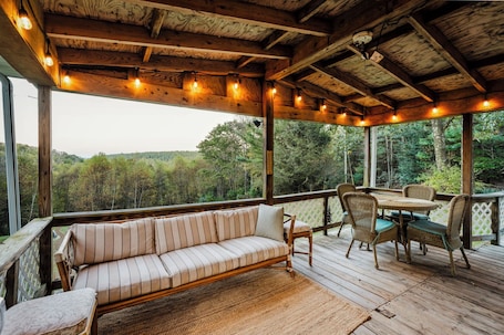 Outdoor dining. Pine Creek Haven - Cabin near the Pine Creek Gorge
