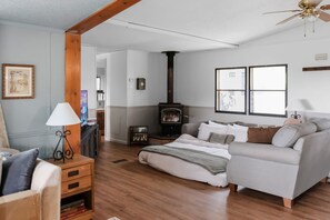 2 soverom, strykejern/-brett, reiseseng for barn og wi-fi (inkludert)