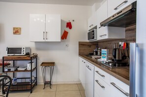 Kühlschrank, Mikrowelle, Ofen, Geschirrspüler