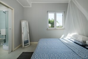 3 室のベッドルーム、旅行用ベビーベッド、WiFi (無料)、ベッドシーツ