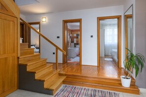 3 bedrooms, travel crib, free WiFi, bed sheets