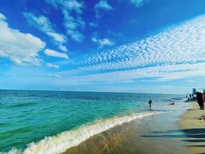 A beach with clear turquoise water, a sandy shore, and a partly cloudy sky. - Wonderful Views at Lyfe Resort @rent4us (Hollywood)