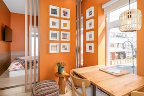 6 habitaciones, escritorio, wifi gratis y ropa de cama 