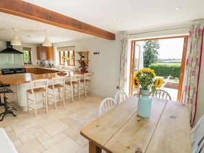 Cottage | Dining
