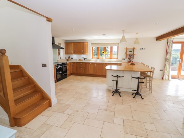 コテージ | 専用キッチン | 食器洗い機、調理器具と食器