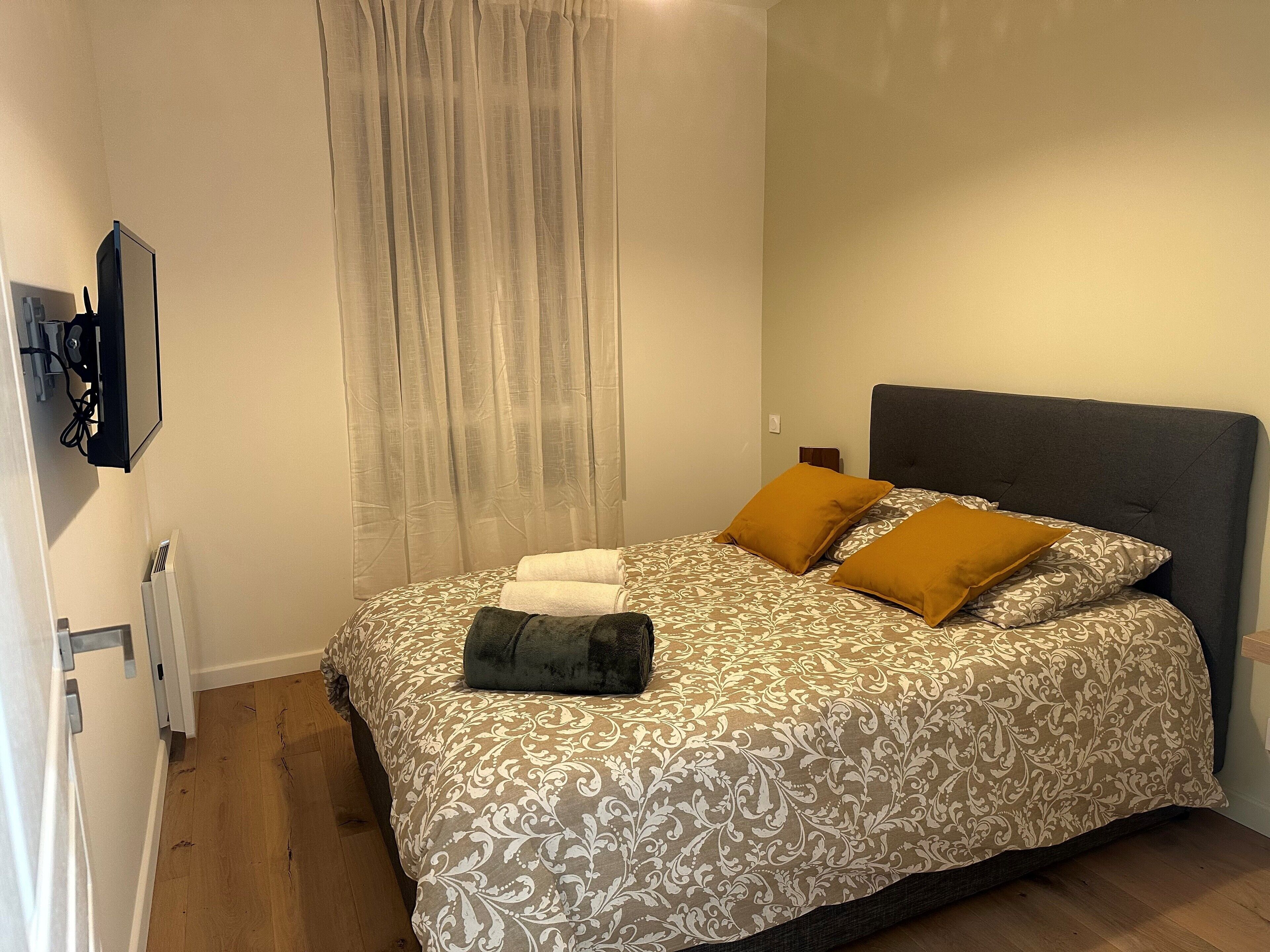 2 slaapkamers, een strijkplank/strijkijzer, wifi, beddengoed