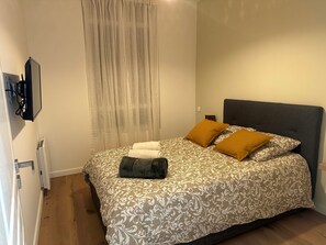 2 室のベッドルーム、アイロン / アイロン台、WiFi、ベッドシーツ