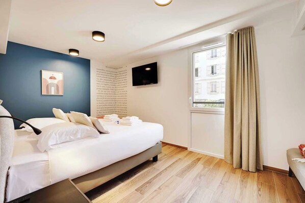 2 bedrooms, bed sheets