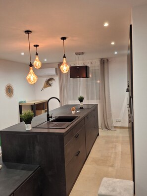 Mikrowelle, Ofen, Herdplatte, Geschirrspüler