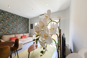 TV - 2 bedroom flat with balcony in Madrid (Madrid)