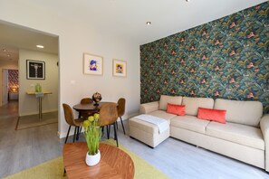 TV - 2 bedroom flat with balcony in Madrid (Madrid)