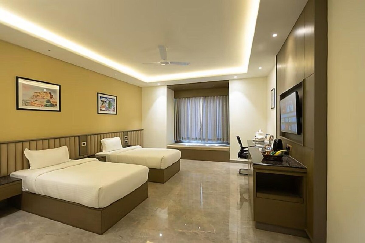 SUPERIOR TWIN ROOM WITH WINDOW SINGLE