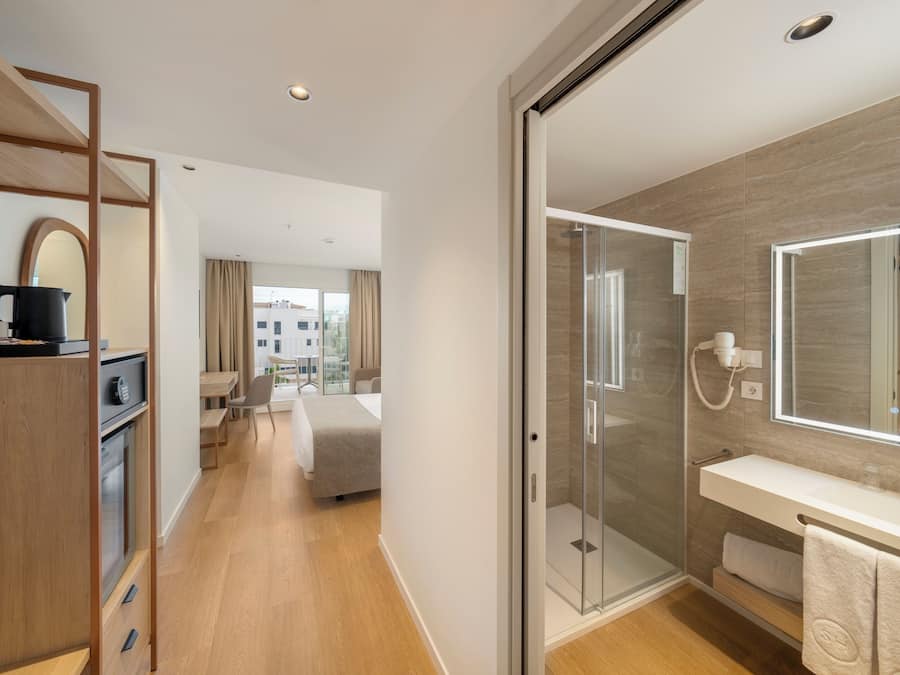 Minibar, in-room safe, desk, laptop workspace