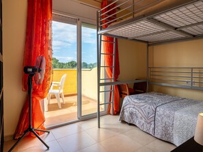 3 bedrooms, free WiFi, bed sheets - AT095 La Coma: Casa con piscina privada, barbacoa, A/A, wifi (Creixell)