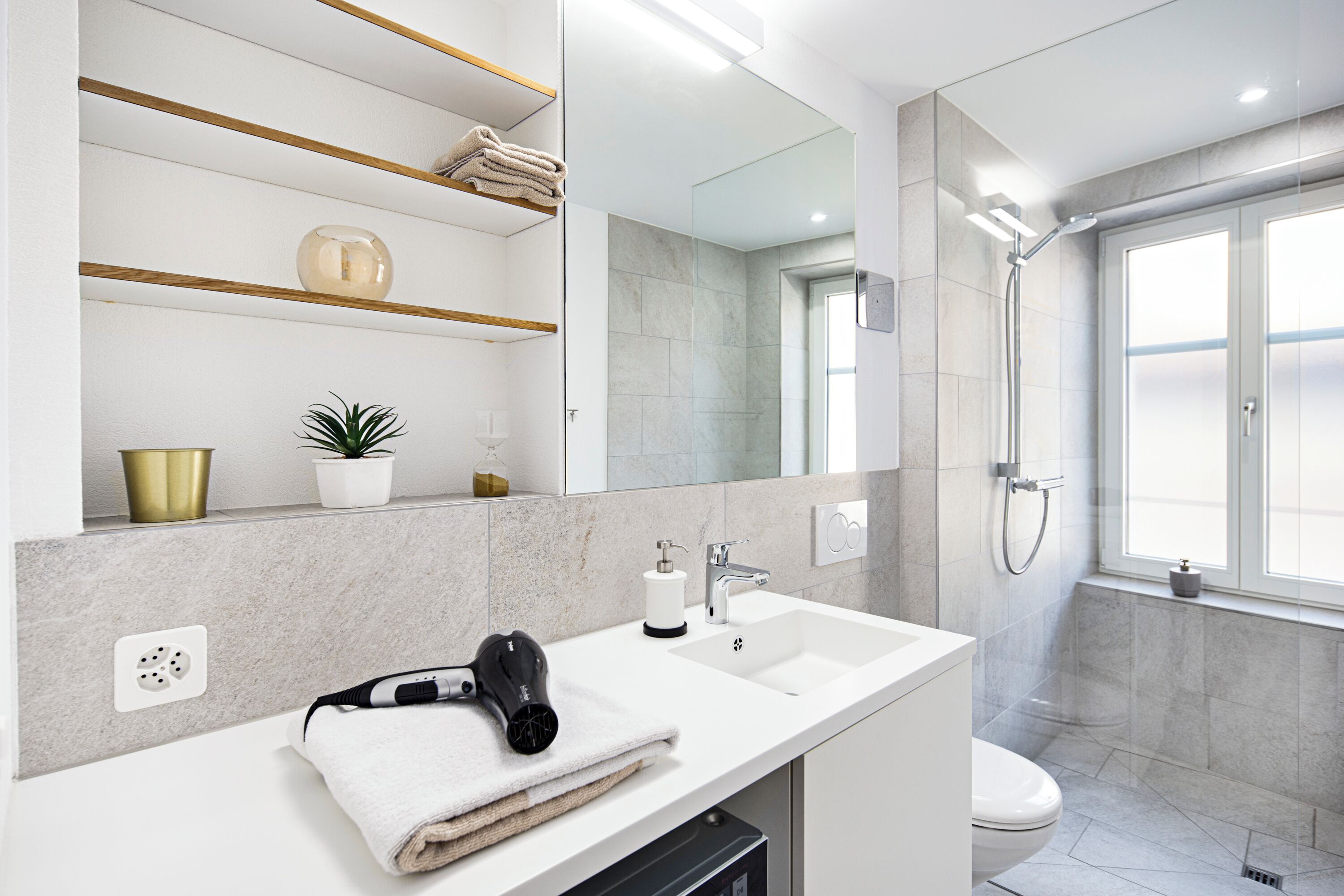 Căn hộ có thiết kế đặc sắc, 1 phòng ngủ, quang cảnh thành phố | Phòng tắm | Buồng tắm vòi sen, máy sấy tóc, dép đi trong nhà, khăn tắm 