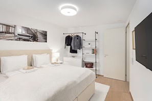 Design Apartment, 1 Bedroom, City View | Laptop workspace, blackout drapes, soundproofing, iron/ironing board - VISIMO Apartments Chur (Chur)