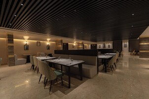 아침 식사, 점심 식사 및 저녁 식사 제공