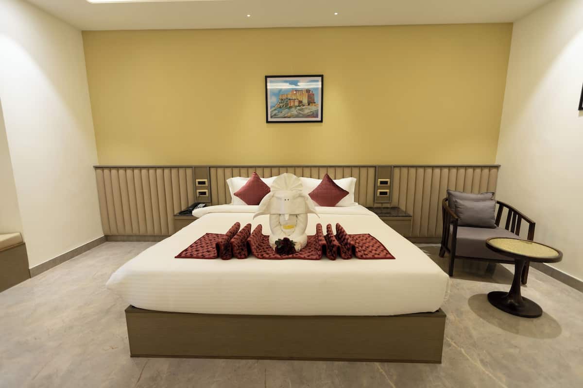 Deluxe Double Room | In-room safe, desk, laptop workspace, iron/ironing board