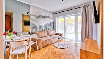Apartment (8) | Living area | Flat-screen TV