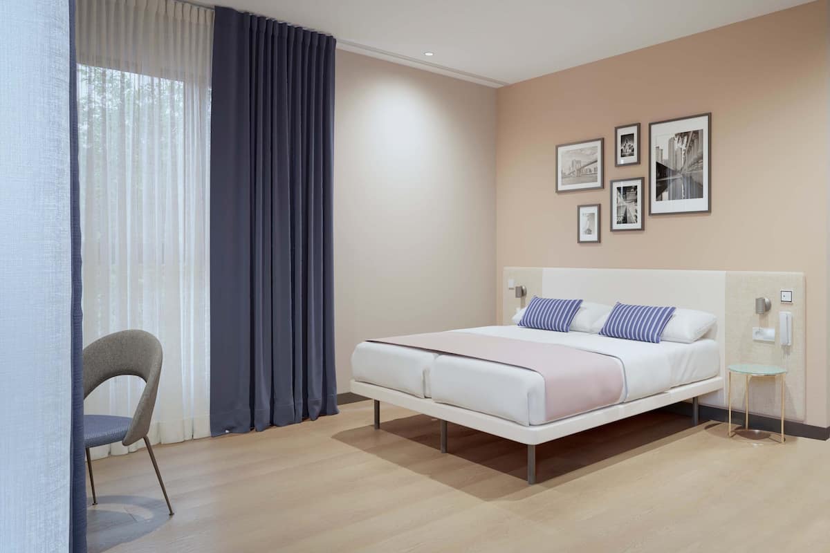 Minibar, in-room safe, desk, laptop workspace