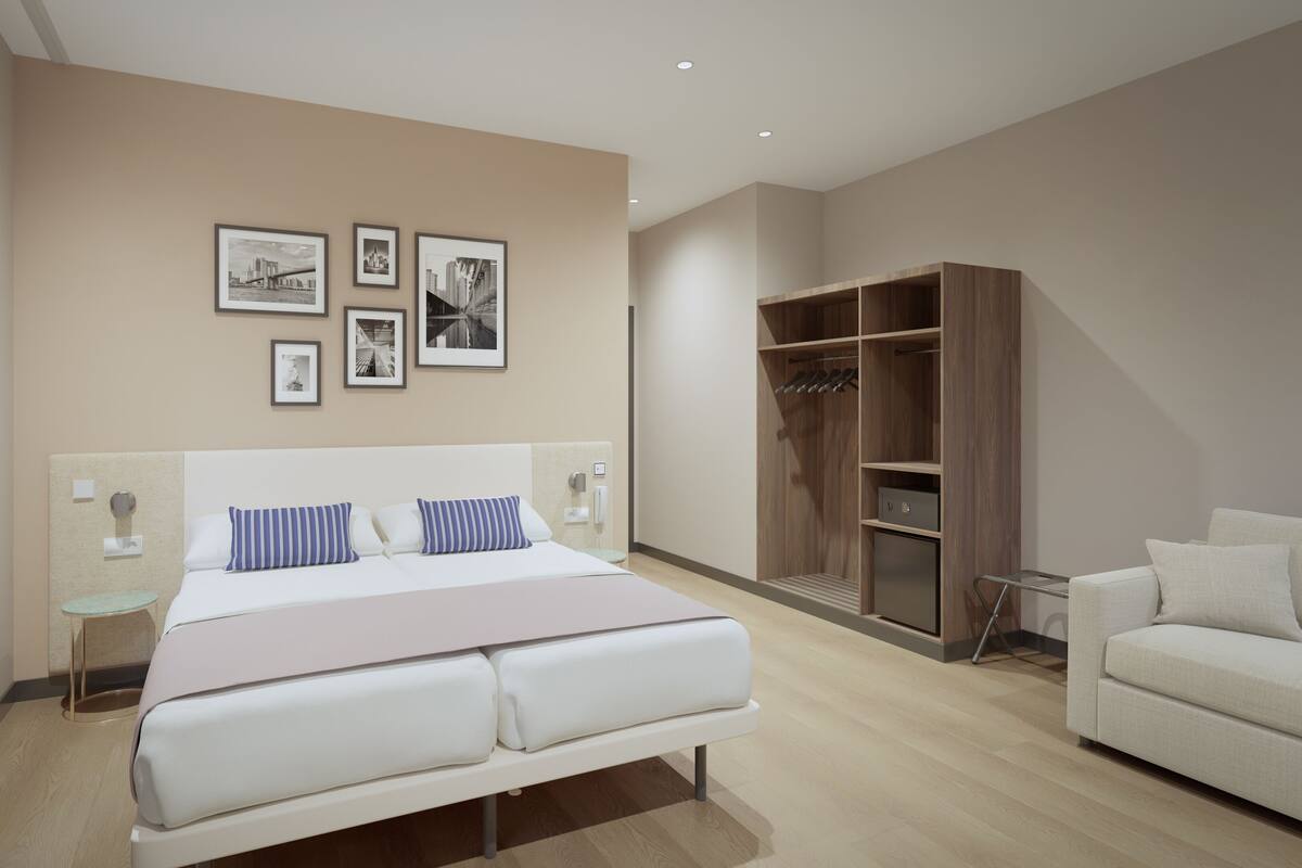 Standard Twin Room | In-room safe, desk, laptop workspace, soundproofing