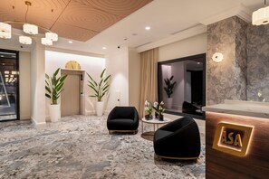 ฝ่ายต้อนรับ