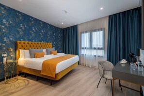 ห้องจูเนียร์ | มินิบาร์, ตู้นิรภัยในห้องพัก, โต๊ะทำงาน, พื้นที่ทำงานแบบใช้แล็ปท็อป