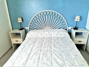 2 bedrooms - Spacious apartment, parking - 6 guests (Roses)