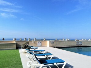 Pool - Spacious apartment, parking - 6 guests (Roses)