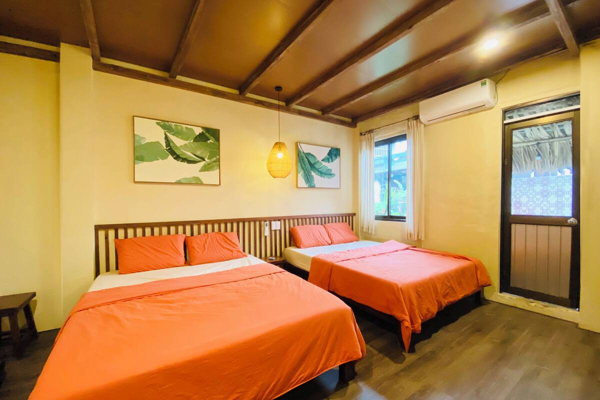 ห้องแกรนด์สำหรับสี่ท่าน, วิวเมือง | ผ้าปูที่นอนฝ้ายอียิปต์, เครื่องนอนระดับพรีเมียม, เตียงเมมโมรีโฟม
