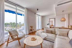 TV - Dune Croisette - Sea view (Cannes)